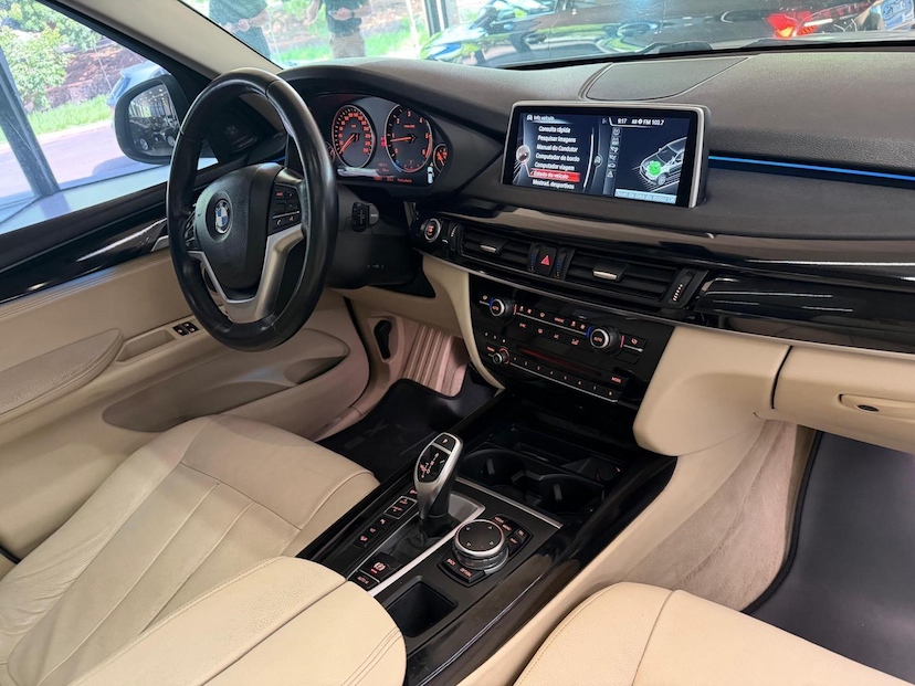 Foto do veículo BMW X5  XDRIVE30D 2015 120.860 KM 133.000,00