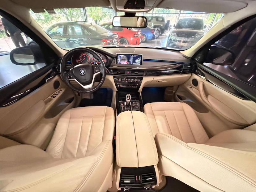 Foto do veículo BMW X5  XDRIVE30D 2015 120.860 KM 133.000,00