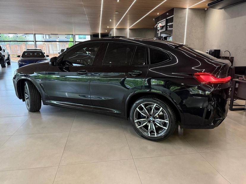 Foto do veículo BMW X4  XDRIVE30I 2025 18.200 KM 399.000,00