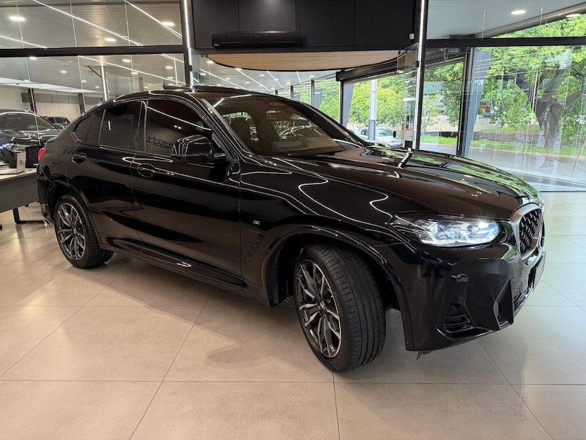 Foto do veículo BMW X4  XDRIVE30I 2025 18.200 KM 399.000,00
