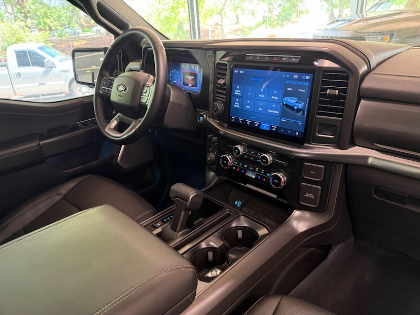 Foto do veículo FORD F-150  FX4 4X4 2024 25.694 KM 480.000,00
