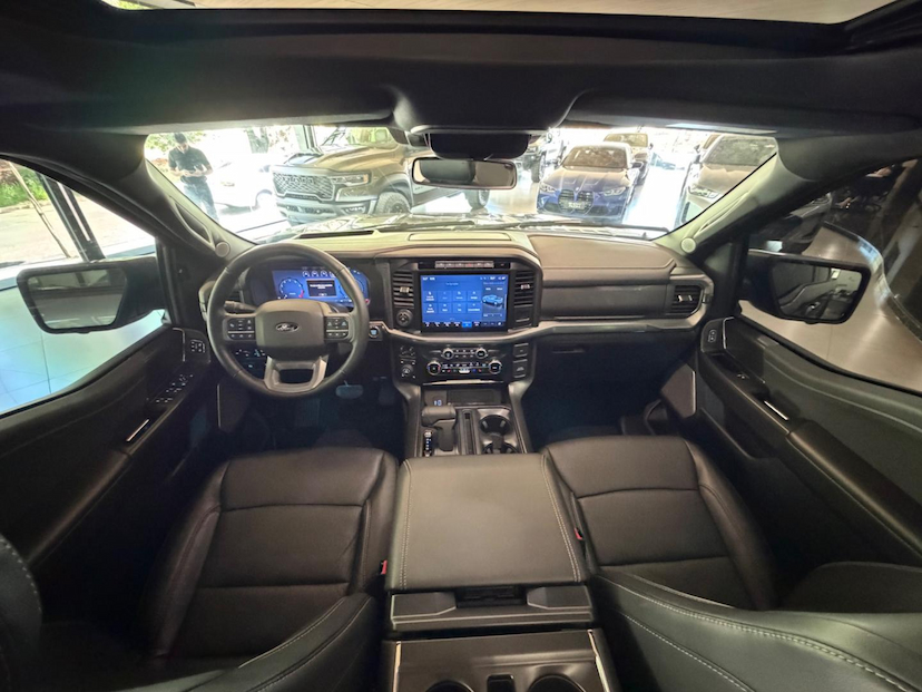 Foto do veículo FORD F-150  FX4 4X4 2024 25.694 KM 480.000,00