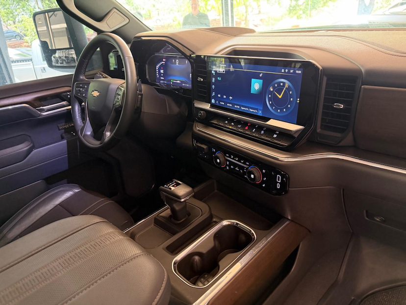 Foto do veículo CHEVROLET SILVERADO  HC 2024 19.543 KM 385.000,00
