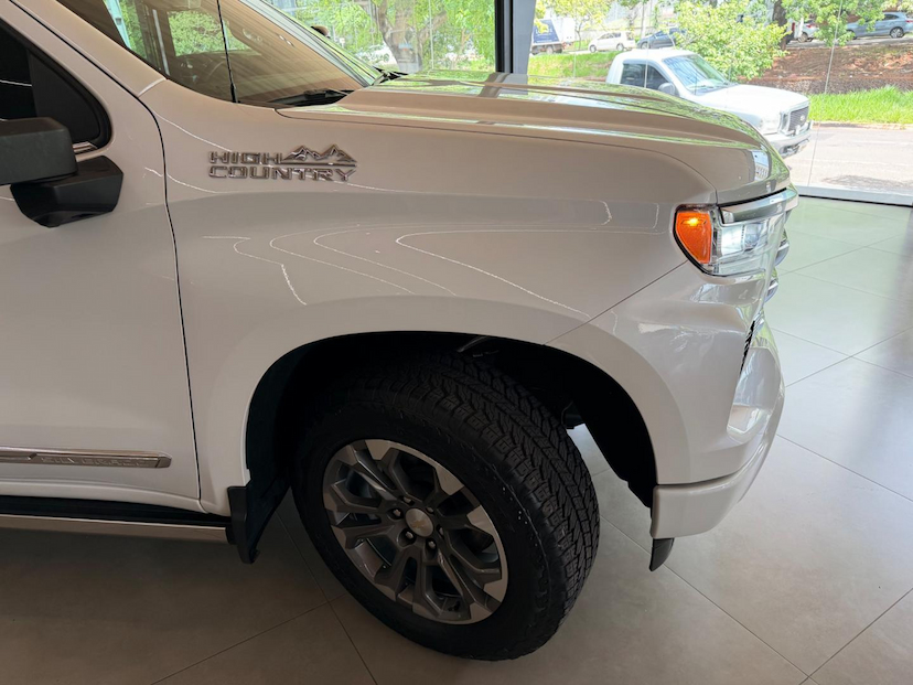 Foto do veículo CHEVROLET SILVERADO  HC 2024 19.543 KM 385.000,00