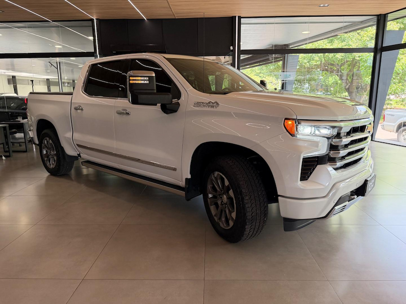 Foto do veículo CHEVROLET SILVERADO  HC 2024 19.543 KM 385.000,00
