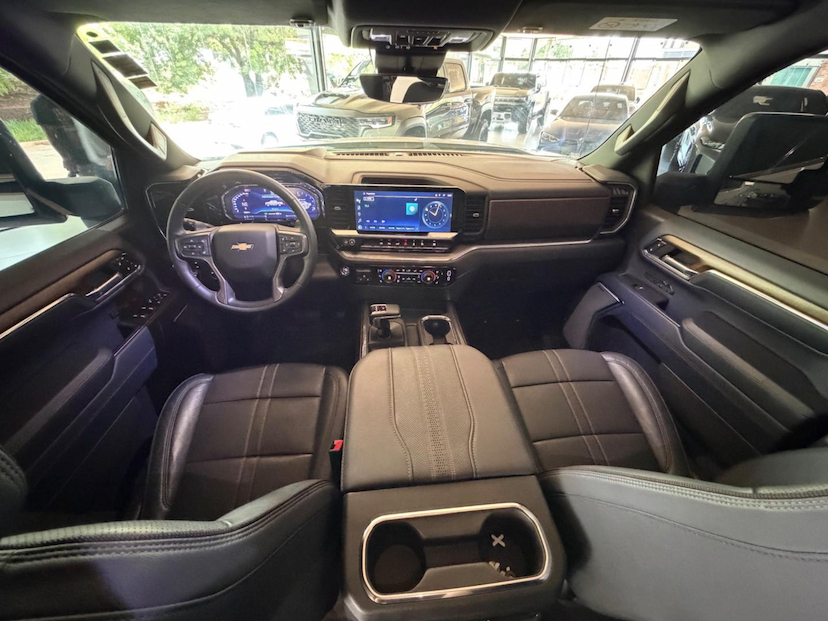 Foto do veículo CHEVROLET SILVERADO  HC 2024 19.543 KM 385.000,00