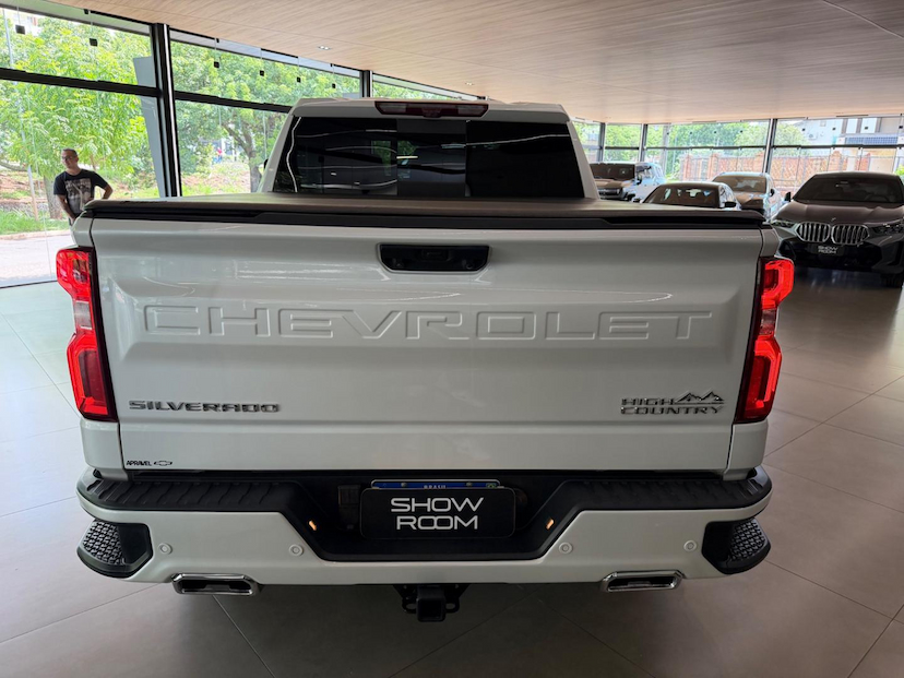 Foto do veículo CHEVROLET SILVERADO  HC 2024 19.543 KM 385.000,00
