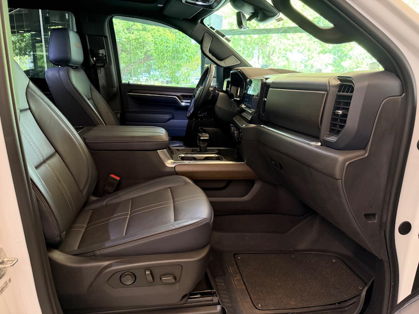 Foto do veículo CHEVROLET SILVERADO  HC 2024 19.543 KM 385.000,00