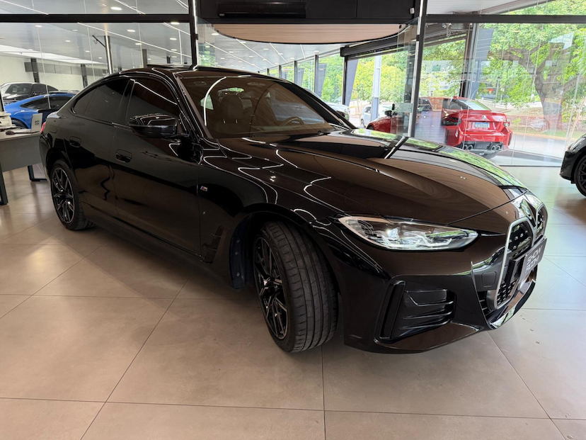 Foto do veículo BMW I4  EDRIVE35 2024 15.414 KM 309.000,00