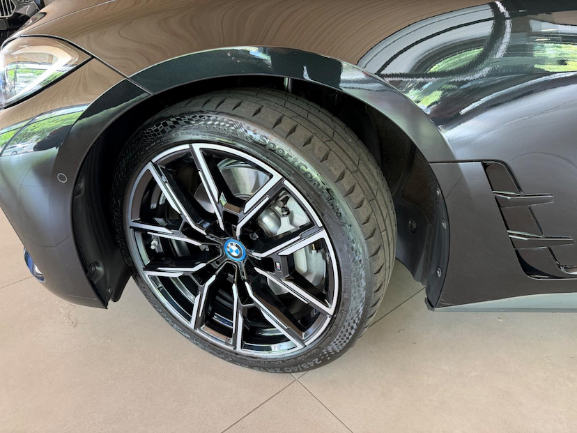 Foto do veículo BMW I4  EDRIVE35 2024 15.414 KM 309.000,00