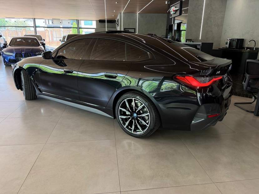 Foto do veículo BMW I4  EDRIVE35 2024 15.414 KM 309.000,00