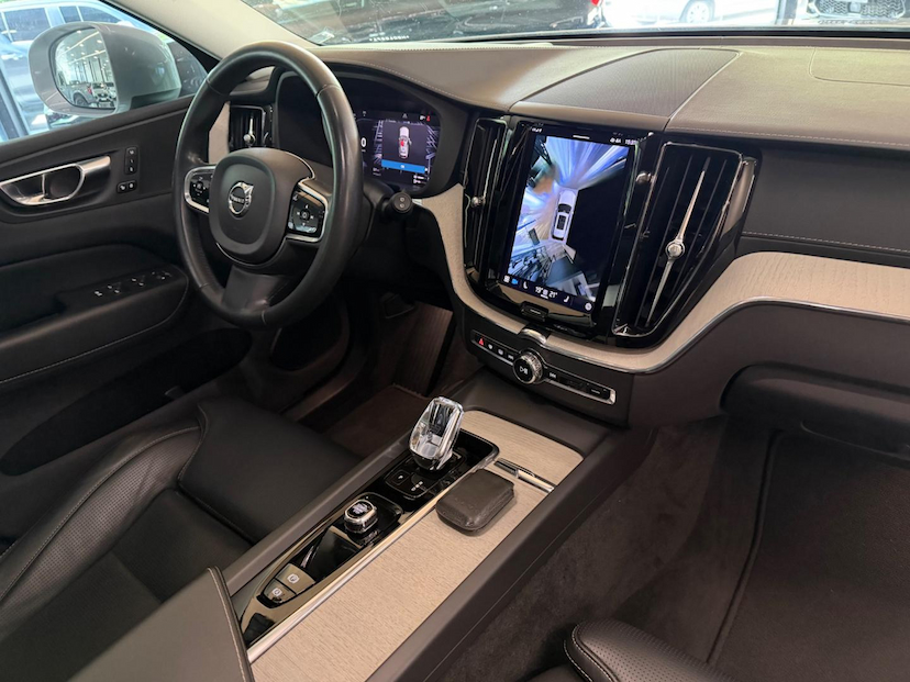 Foto do veículo VOLVO XC60  T8 INSCRIPT 2022 42.851 KM 249.000,00