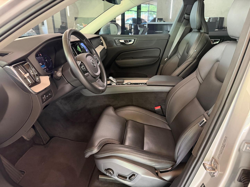 Foto do veículo VOLVO XC60  T8 INSCRIPT 2022 42.851 KM 249.000,00