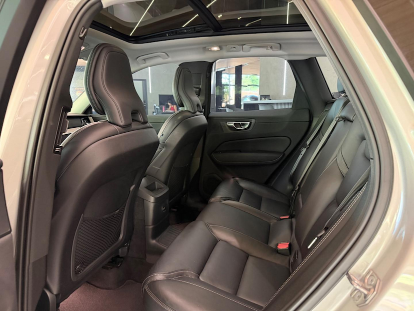 Foto do veículo VOLVO XC60  T8 INSCRIPT 2022 42.851 KM 249.000,00