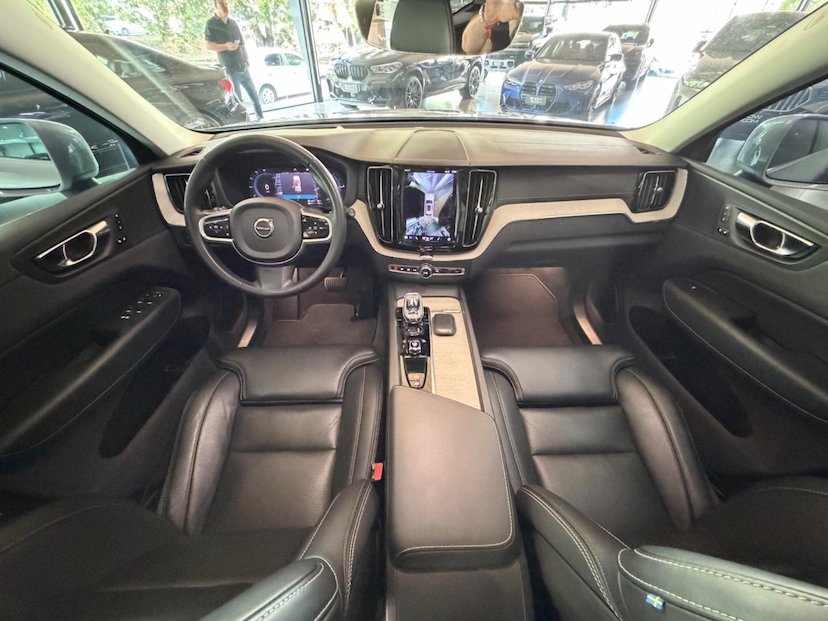 Foto do veículo VOLVO XC60  T8 INSCRIPT 2022 42.851 KM 249.000,00