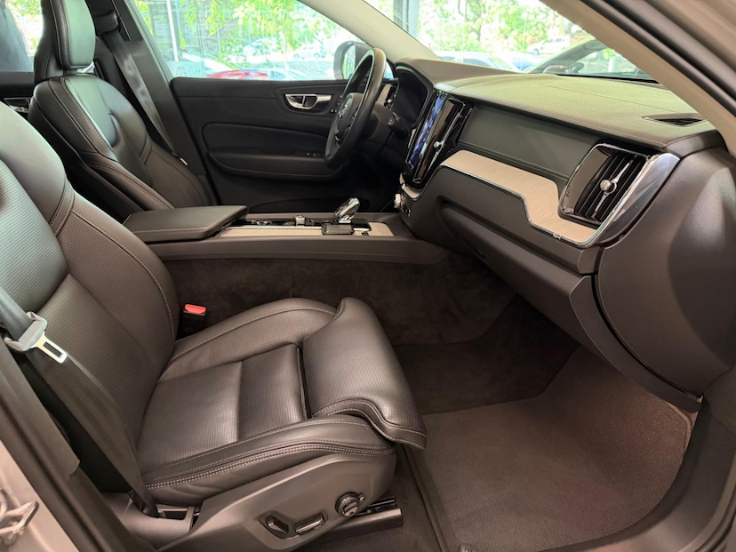 Foto do veículo VOLVO XC60  T8 INSCRIPT 2022 42.851 KM 249.000,00