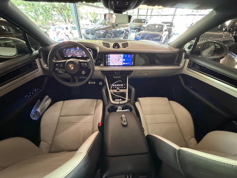 Foto do veículo PORSCHE CAYENNE  CP PHE 2025 18.300 KM 789.000,00