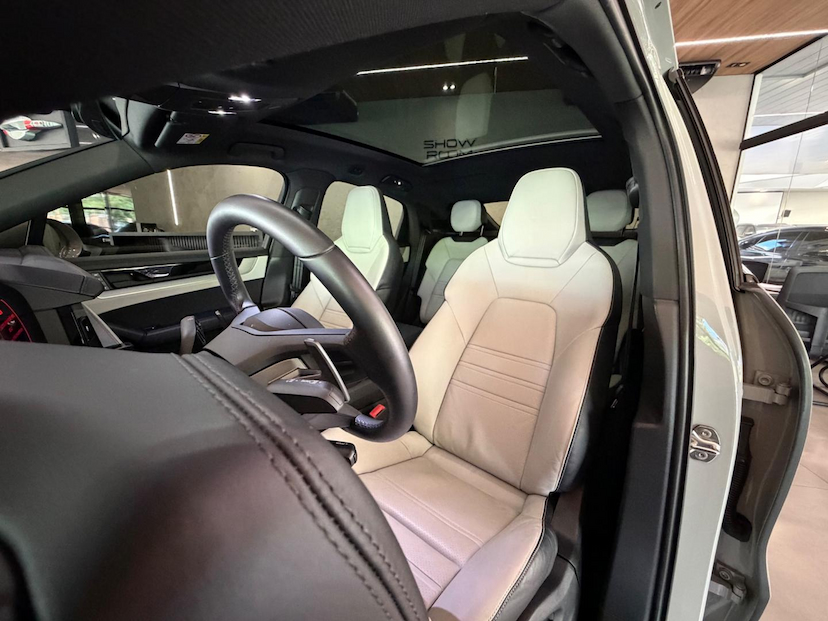 Foto do veículo PORSCHE CAYENNE  CP PHE 2025 18.300 KM 789.000,00