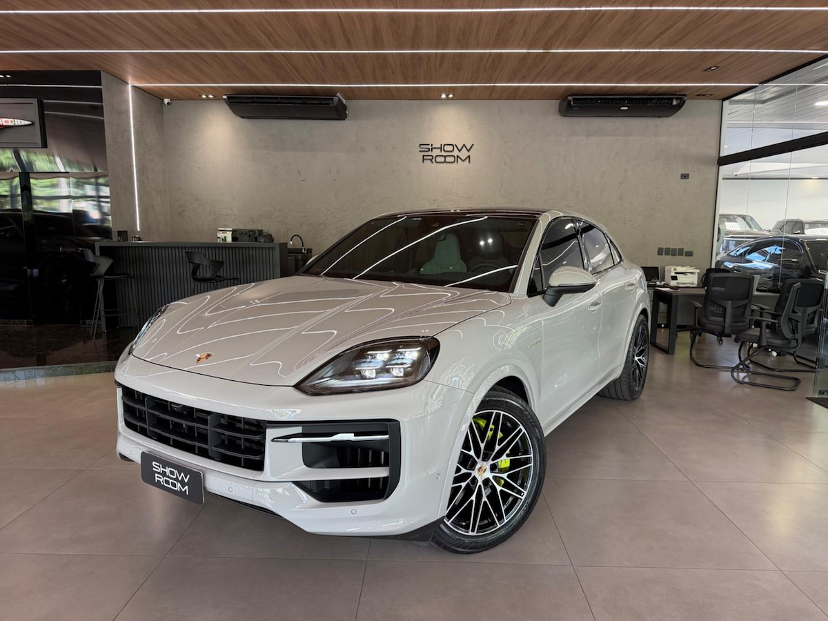 Foto do veículo PORSCHE CAYENNE CP PHE 2025/2025 16.577 KM R$ 829.000,00