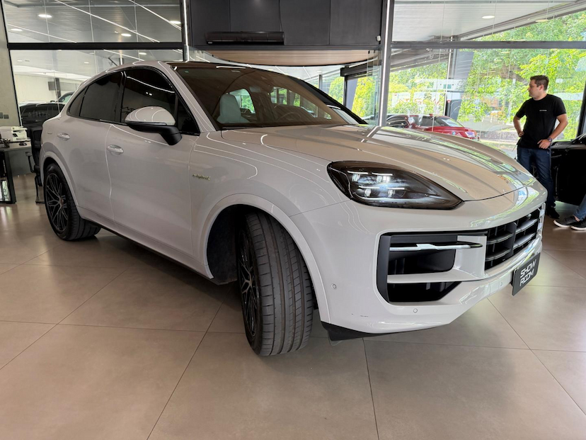 Foto do veículo PORSCHE CAYENNE  CP PHE 2025 18.300 KM 789.000,00