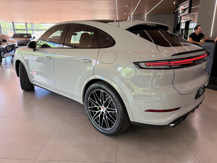 Foto do veículo PORSCHE CAYENNE  CP PHE 2025 18.300 KM 789.000,00