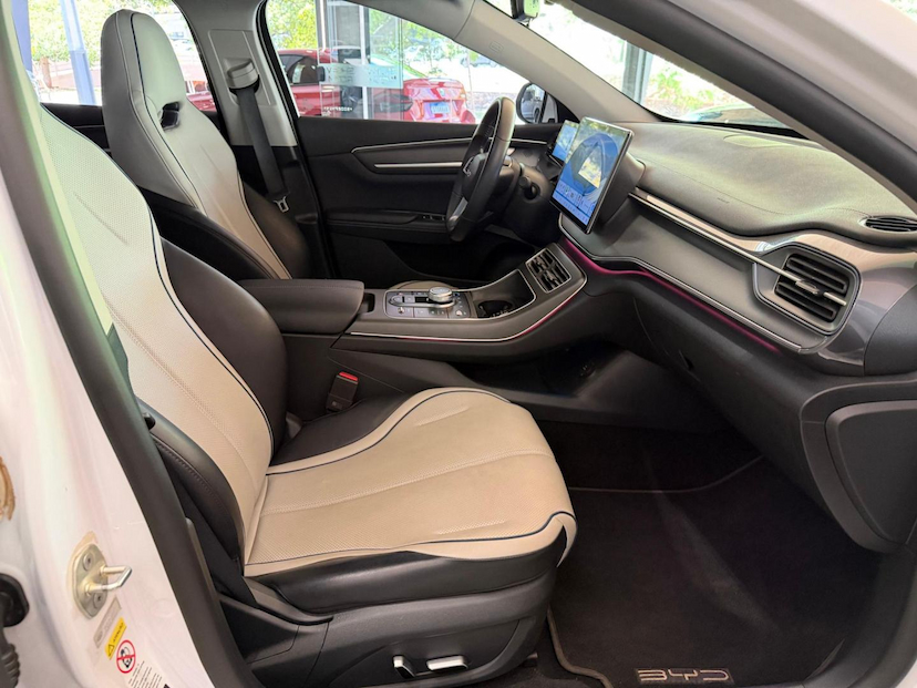 Foto do veículo BYD KING  GS DM 2025 25.500 KM 149.000,00