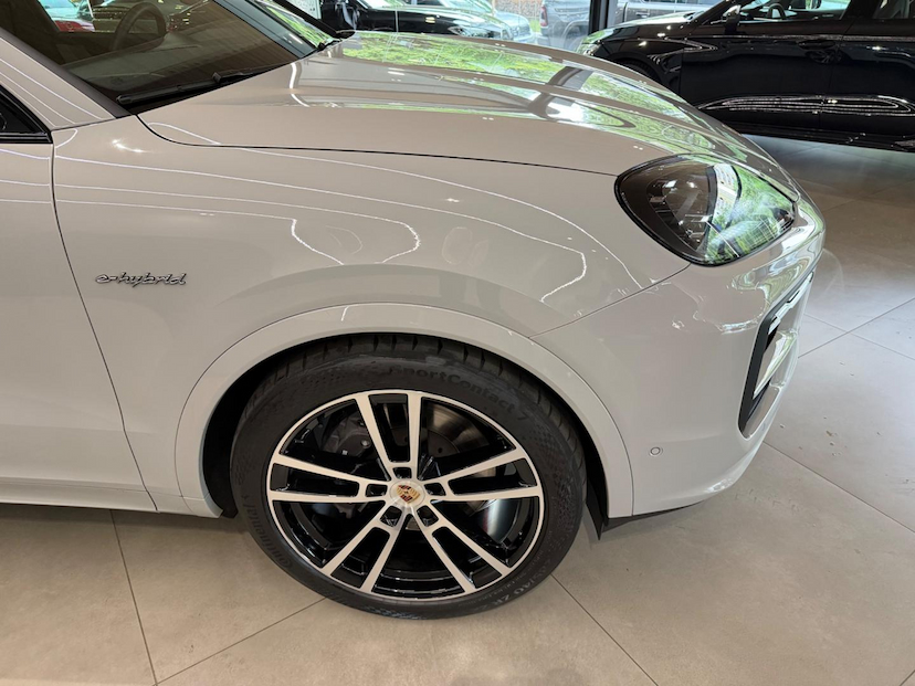 Foto do veículo PORSCHE CAYENNE  CP PHE 2025 7.211 KM 839.000,00