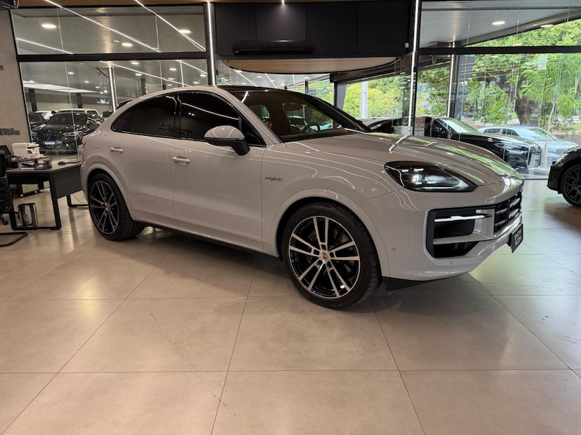 Foto do veículo PORSCHE CAYENNE  CP PHE 2025 7.211 KM 839.000,00