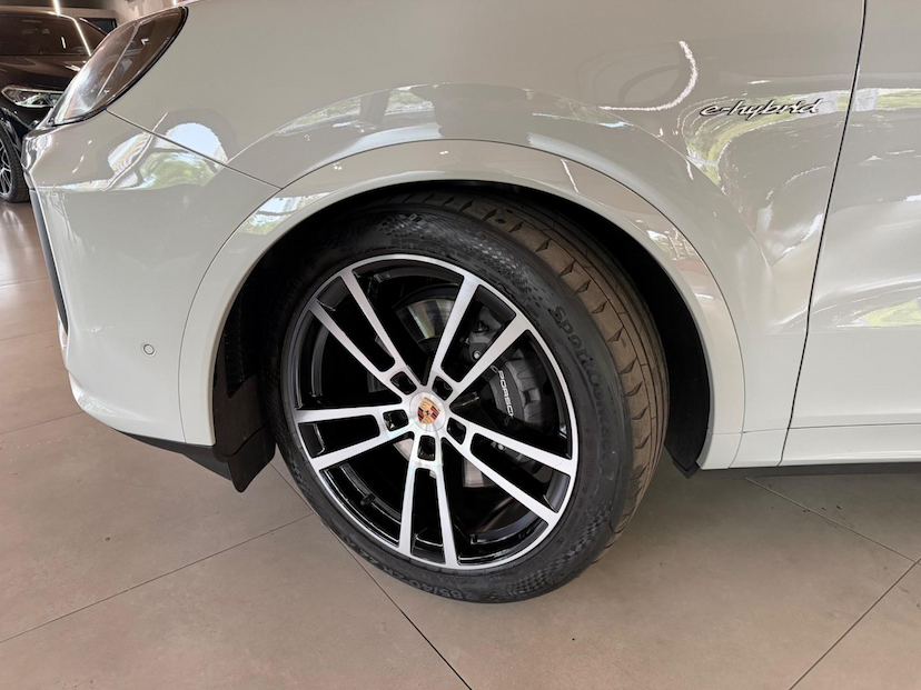 Foto do veículo PORSCHE CAYENNE  CP PHE 2025 7.211 KM 839.000,00