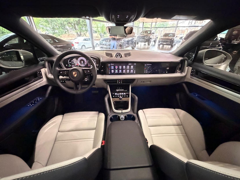 Foto do veículo PORSCHE CAYENNE  CP PHE 2025 7.211 KM 839.000,00