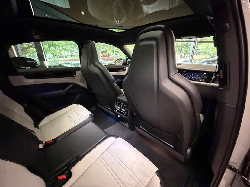 Foto do veículo PORSCHE CAYENNE  CP PHE 2025 7.211 KM 839.000,00