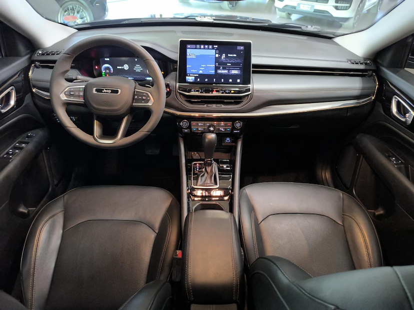 Foto do veículo JEEP COMPASS  LIMITED TF 2022 25.600 KM 134.000,00