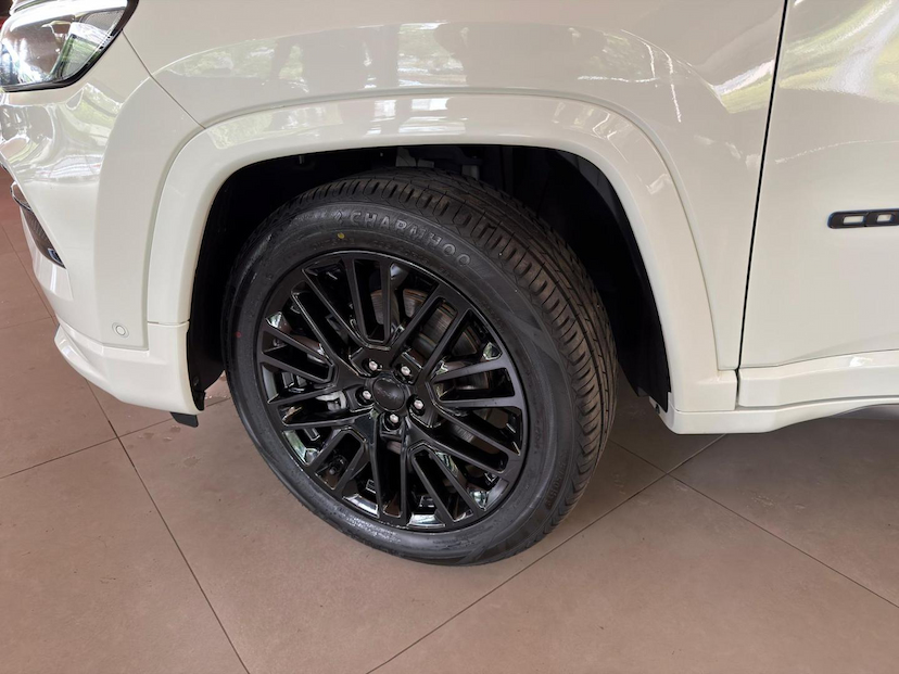 Foto do veículo JEEP COMPASS  S 4XE 2022 22.300 KM 149.000,00