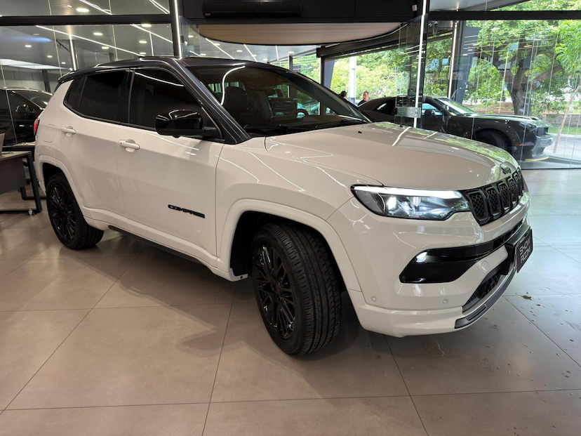 Foto do veículo JEEP COMPASS  S 4XE 2022 22.300 KM 149.000,00