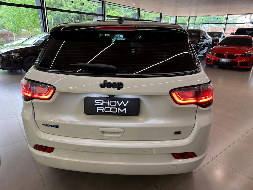 Foto do veículo JEEP COMPASS  S 4XE 2022 22.300 KM 149.000,00