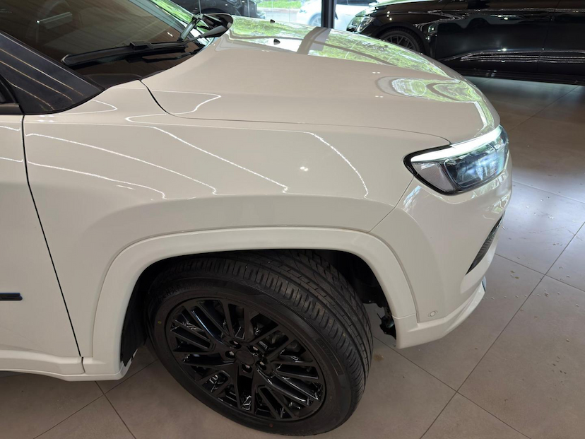 Foto do veículo JEEP COMPASS  S 4XE 2022 22.300 KM 149.000,00