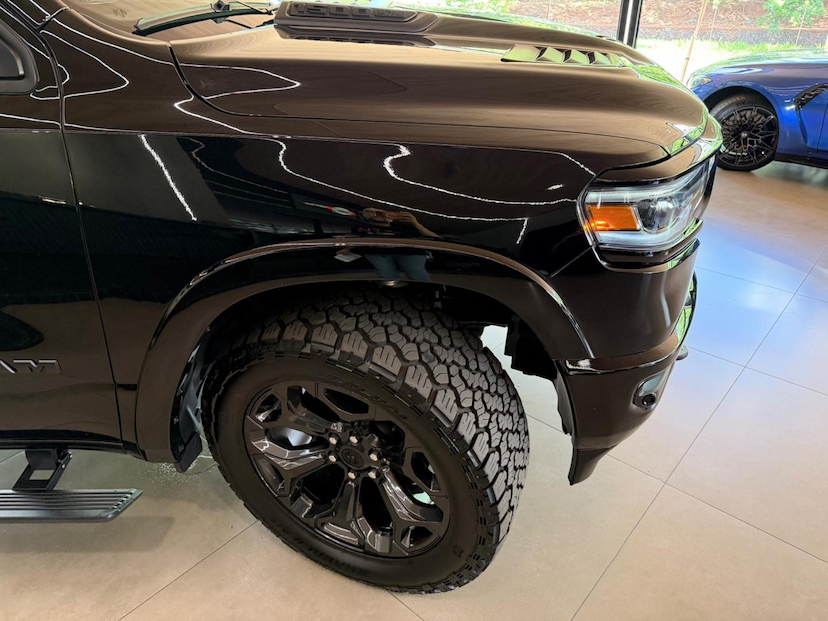Foto do veículo RAM 1500  LIMITED HEMI 2024 21.000 KM 469.000,00