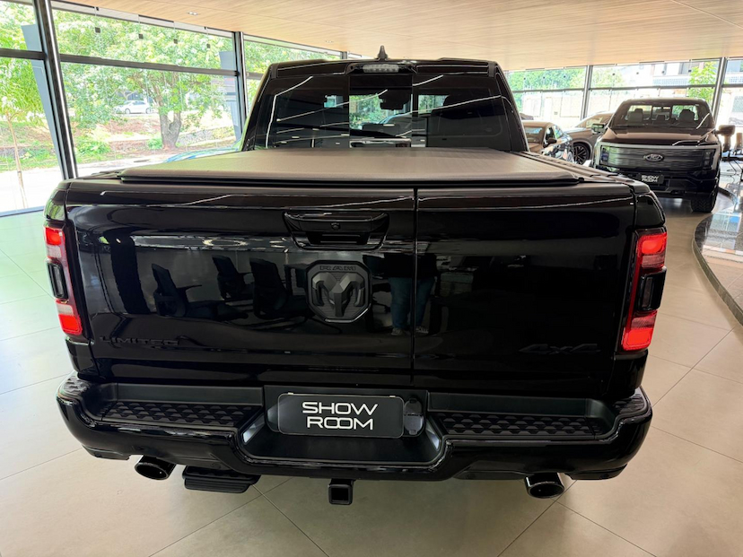 Foto do veículo RAM 1500  LIMITED HEMI 2024 21.000 KM 469.000,00