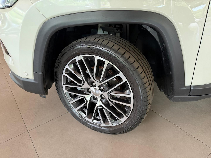 Foto do veículo JEEP COMPASS  LIMITED TF 2022 27.700 KM 134.000,00