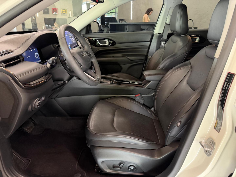 Foto do veículo JEEP COMPASS  LIMITED TF 2022 27.700 KM 134.000,00