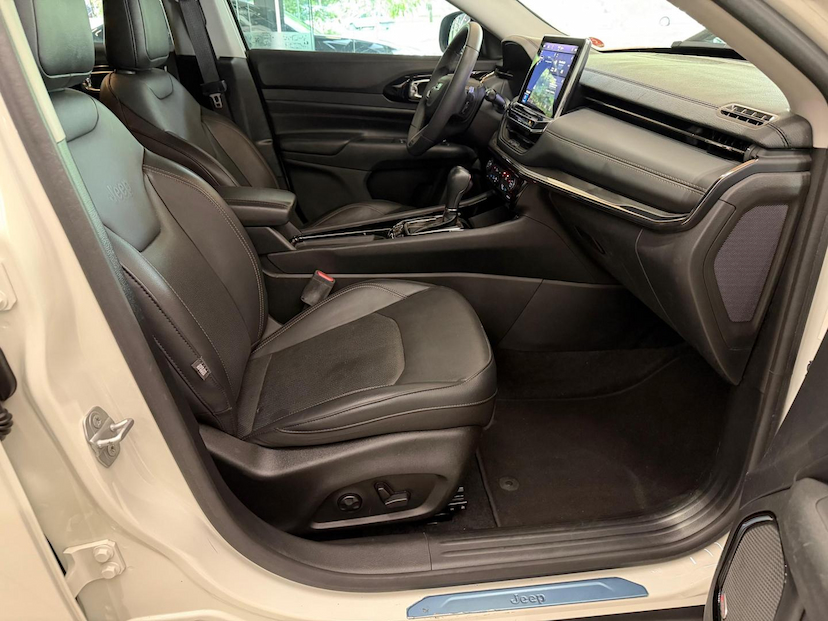 Foto do veículo JEEP COMPASS  LIMITED TF 2022 27.700 KM 134.000,00