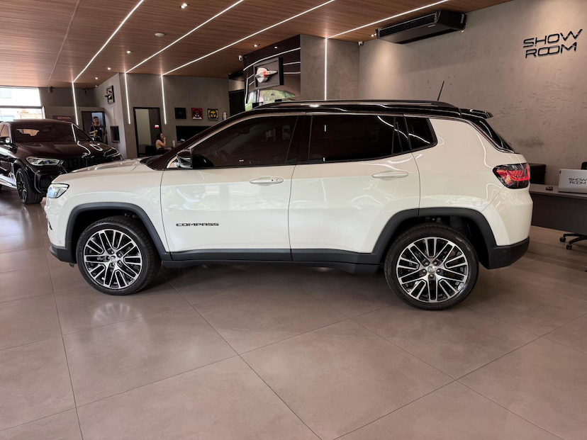 Foto do veículo JEEP COMPASS  LIMITED TF 2022 27.700 KM 134.000,00