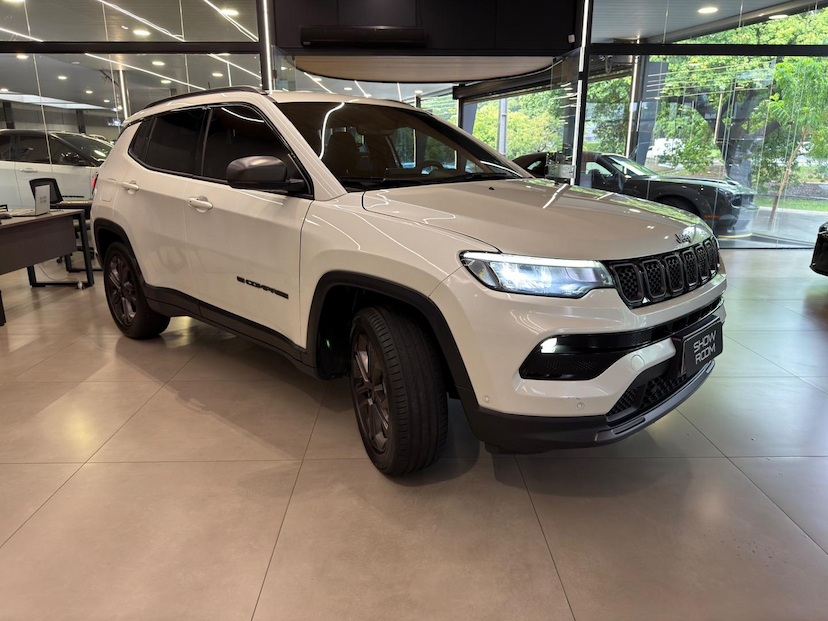 Foto do veículo JEEP COMPASS  LONG TF 2022 48.000 KM 129.000,00