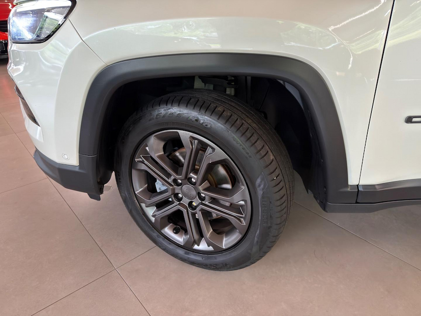 Foto do veículo JEEP COMPASS  LONG TF 2022 48.000 KM 129.000,00