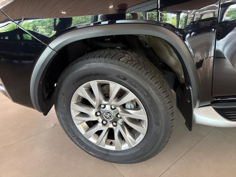 Foto do veículo TOYOTA HILUX  SWSRXA4FD 2023 64.856 KM 310.000,00