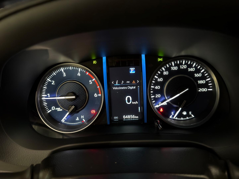 Foto do veículo TOYOTA HILUX  SWSRXA4FD 2023 64.856 KM 310.000,00
