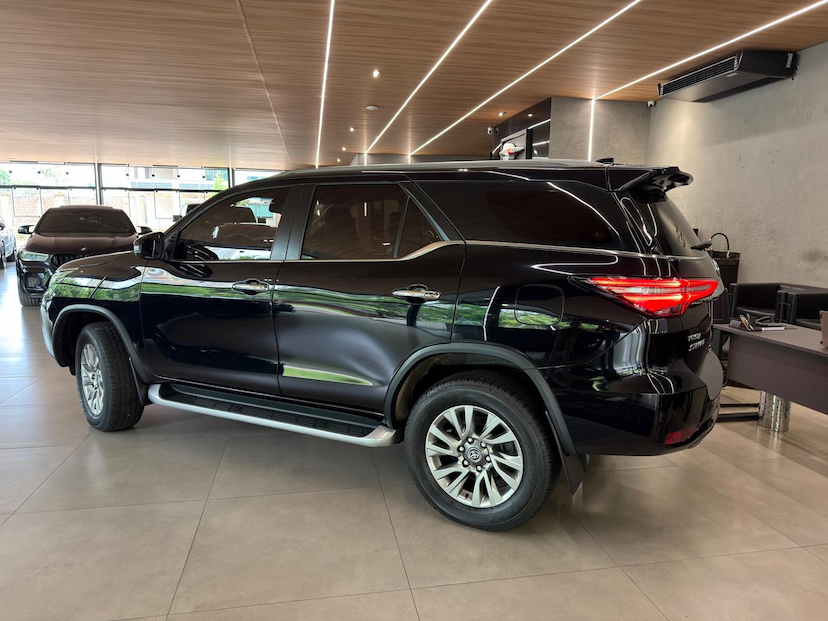 Foto do veículo TOYOTA HILUX  SWSRXA4FD 2023 64.856 KM 310.000,00