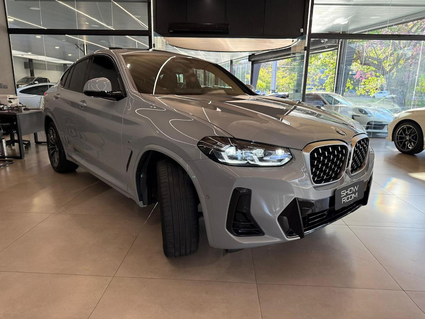 Foto do veículo BMW X4  XDRIVE30I 2024 33.900 KM 334.000,00