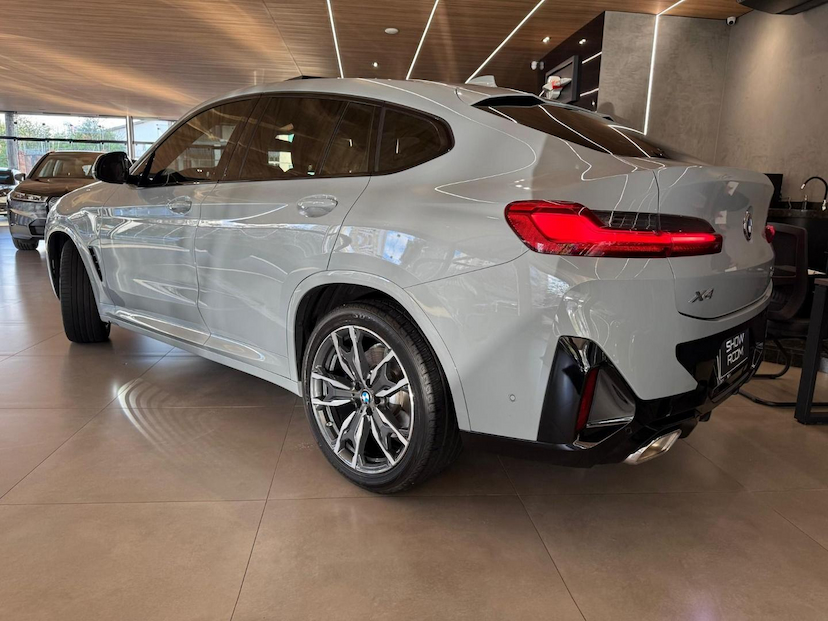 Foto do veículo BMW X4  XDRIVE30I 2024 33.900 KM 334.000,00