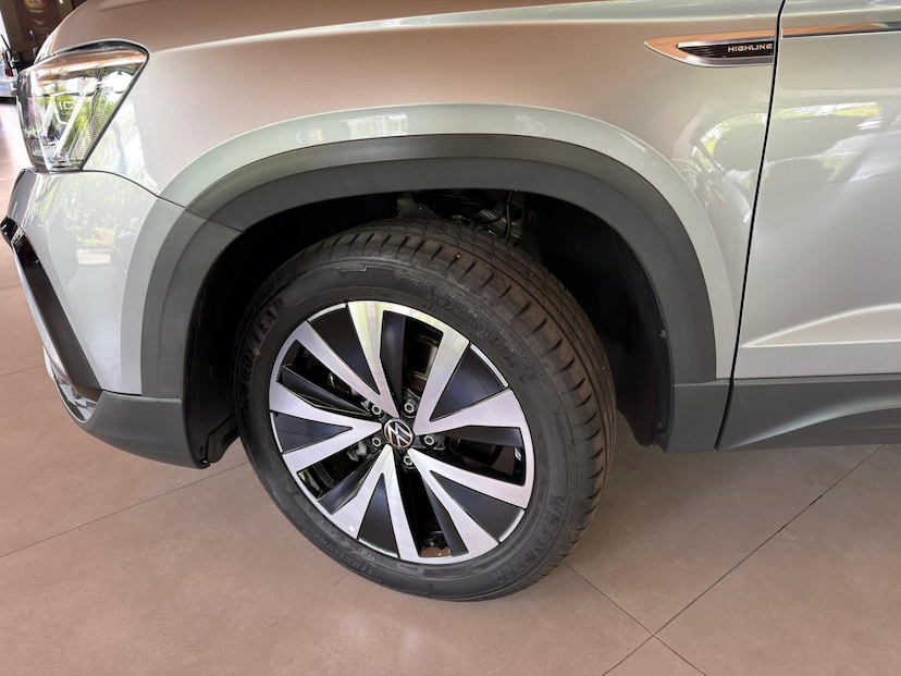 Foto do veículo VOLKSWAGEN TAOS  HL TSI 2022 5.664 KM 155.000,00